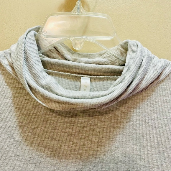Fabletics Gray Turtleneck Long Sleeve Top 3X - Picture 2 of 7